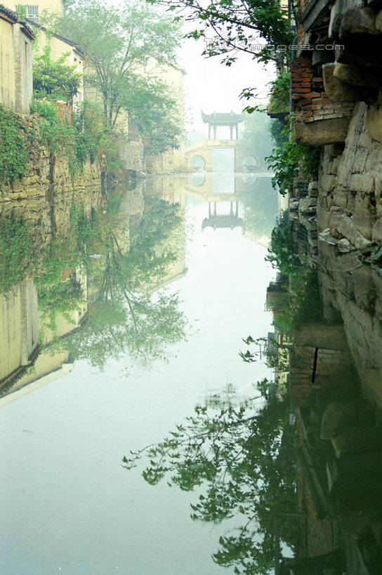 无人,家,竖图,室外,白天,正面,旅游,度假,河流,美景,水,植物,中国,亚洲,许多,阴影,光线,影子,房屋,屋子,河水,景观,水流,娱乐,江苏,苏州,民居,住宅,树,树木,蓝色,绿色,倒影,蓝天,天空,阳光,自然,天,享受,休闲,景色,放松,水乡,生长,成长,自然风光,东亚,江苏省,苏州市,中华人民共和国,华东地区,苏,木渎,木渎古镇,木渎镇,彩图,房子,yzdzj1