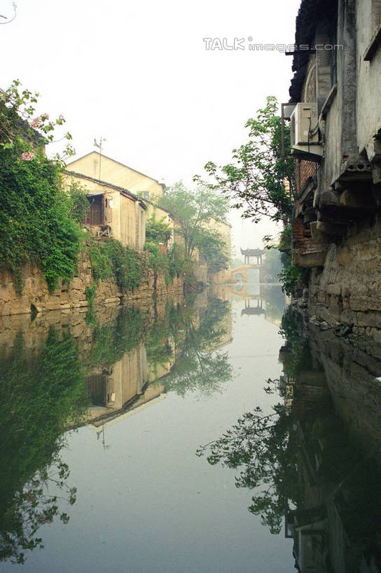 无人,家,竖图,室外,白天,正面,旅游,度假,河流,美景,水,植物,中国,亚洲,许多,阴影,光线,影子,房屋,屋子,河水,景观,水流,娱乐,江苏,苏州,民居,住宅,树,树木,蓝色,绿色,倒影,蓝天,天空,阳光,自然,天,享受,休闲,景色,放松,水乡,生长,成长,自然风光,东亚,江苏省,苏州市,中华人民共和国,华东地区,苏,木渎,木渎古镇,木渎镇,彩图,房子,yzdzj1