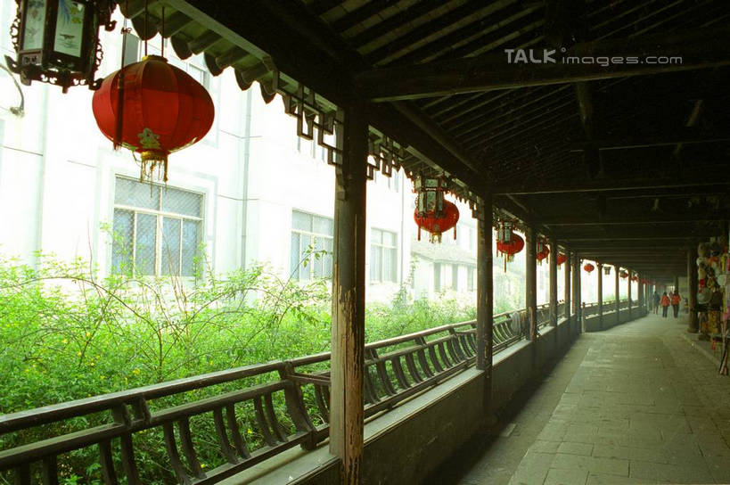 无人,家,栏杆,横图,室外,白天,正面,旅游,度假,美景,植物,中国,亚洲,许多,悬挂,阴影,光线,灯笼,影子,房屋,屋子,景观,围栏,走廊,过道,娱乐,江苏,苏州,护栏,民居,住宅,树,树木,红色,蓝色,绿色,蓝天,天空,阳光,自然,天,享受,休闲,景色,放松,回廊,水乡,生长,成长,自然风光,东亚,江苏省,苏州市,中华人民共和国,华东地区,苏,木渎,木渎古镇,木渎镇,彩图,房子,yzdzj1