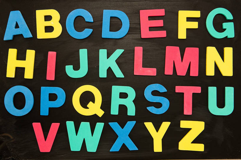 无人,横图,彩色,室内,特写,白天,正面,静物,一排,许多,黑色背景,整齐,英文,标志,文字,字符,字母,很多,标识,排列,摄影,影棚,五颜六色,英文字母,色彩斑斓,队列,五彩缤纷,五彩斑斓,五光十色,彩图,影棚拍摄,拍摄,磁贴