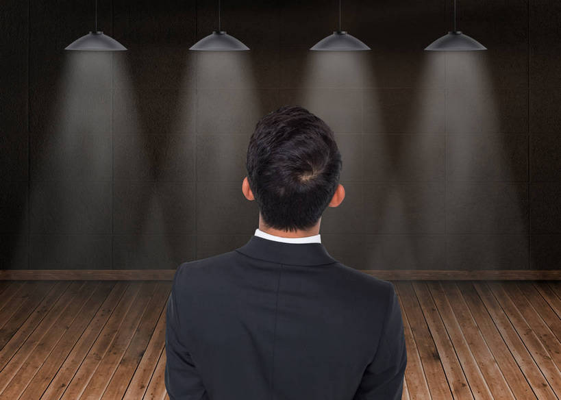 东方人,一个人,无人,商务人士,商务男性,站,横图,室内,白天,正面,衬衫,数码,科技,地板,照明,亚洲,仅一个男性,仅一个人,一排,阴影,套装,整齐,并列,并排,光线,网络,影子,灯光,地面,高光,几何,计算机图形,合成,黄种人,吊灯,木地板,灯,排列,仅一个年轻男性,灯具,站着,照亮,电脑合成图,数码合成图,合成图,照明设备,队列,商务装,平行,工薪阶层,写实,具体,具象,男人,男性,年轻男性,亚洲人,白领,上班族,站立,半身,彩图,衬衣,四盏