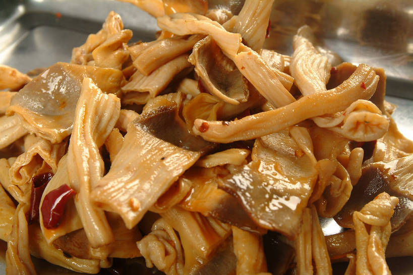 无人,横图,俯视,室内,特写,白天,烹饪,中餐,辣椒,蔬菜,餐具,金属制品,阴影,新鲜,反射,金属,碟子,盘,影子,料理,食品,菜肴,美食,食物,一个,红色,盘子,碟,中式,佳肴,有机食品,绿色食品,单个,中华料理,辣角,红海椒,大椒,辣虎,广椒,辣子,红辣椒,海椒,番椒,彩图,高角度拍摄,shjb1