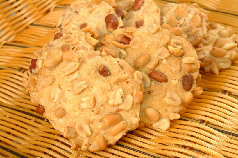 点心,无人,交叉,横图,俯视,室内,特写,白天,植物,餐桌,桌子,竹子,豆,花生,一堆,许多,阴影,堆叠,堆积,竹制,编织,反射,篮子,影子,豆类,豆子,食品,坚果,很多,食物,一个,竹篮,饼干,零食,长生果,单个,餐台,竹条,堆,交织,竹制品,花生仁,豆科,落花生,落生,穿插,花生米,花生豆,彩图,高角度拍摄,shjb1