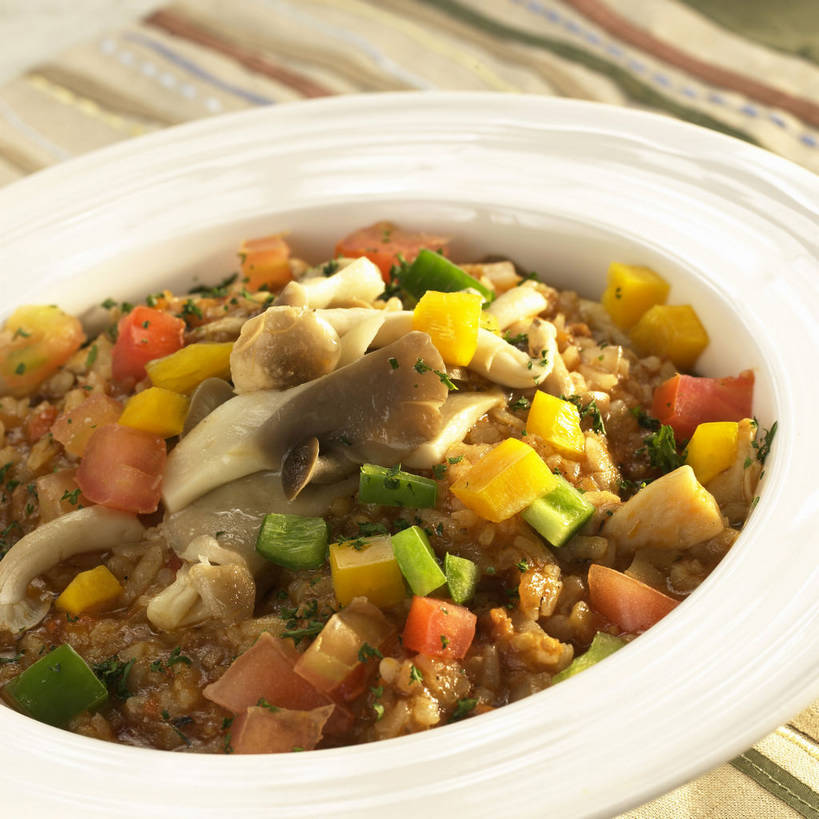 无人,方图,俯视,室内,特写,白天,烹饪,中餐,餐桌,桌子,辣椒,蔬菜,餐具,阴影,新鲜,反射,布料,碟子,盘,影子,菌菇,青椒,料理,食品,菌类,布纹,平菇,菜肴,美食,桌布,食物,一个,白色,盘子,餐巾,碟,台布,中式,食用菌,佳肴,有机食品,绿色食品,单个,餐台,中华料理,真菌,黄辣椒,彩椒,辣角,红海椒,大椒,辣虎,广椒,菜椒,糙皮侧耳,侧耳,黑牡丹菇,甜椒,柿子椒,辣子,海椒,番椒,灯笼椒,餐桌布,彩图,高角度拍摄,黄灯笼辣椒,黄帝椒,shjb1