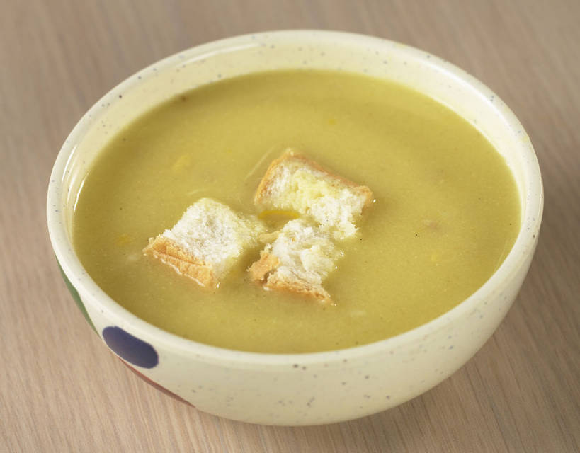 点心,面包,无人,横图,俯视,室内,特写,白天,烹饪,西餐,桌面,桌子,蔬菜,阴影,新鲜,反射,木制,影子,陶瓷,木桌,鸡肉,肉,蔬菜汤,汤,料理,食品,面点,陶瓷制品,玉米汤,菜肴,美食,肉类,食物,糕点,一个,木制品,容器,碗,西式,佳肴,有机食品,绿色食品,单个,储藏,储存,肉食,鸡胸肉,羹汤,彩图,高角度拍摄,木桌子,贮存,鸡蓉,鸡蓉玉米汤,shjb1