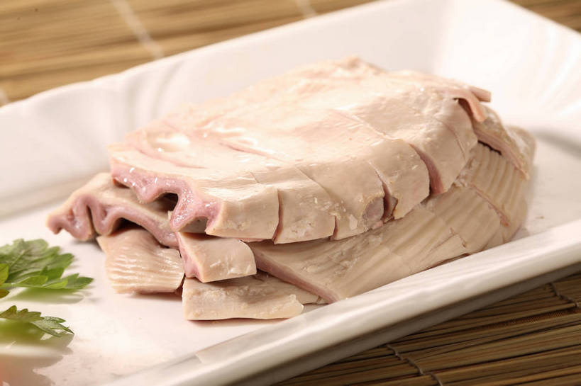 内脏,无人,横图,俯视,室内,特写,白天,烹饪,中餐,餐桌,桌子,餐具,叶子,一排,切开,阴影,竹制,整齐,反射,碟子,盘,影子,竹席,肉,料理,食品,绿叶,猪肉,冷盘,猪肚,菜肴,美食,肉类,食物,排列,一个,白色,盘子,碟,切,中式,嫩叶,冷菜,凉菜,佳肴,单个,餐台,中华料理,配菜,竹制品,队列,剖面,肉食,切面,豚肉,肚子,叶,叶片,彩图,高角度拍摄,shjb1