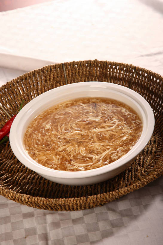 豆腐,无人,交叉,竖图,俯视,室内,特写,白天,烹饪,餐桌,桌子,竹子,辣椒,蔬菜,阴影,竹制,新鲜,编织,反射,篮子,影子,陶瓷,蛋,鸡蛋,汤,料理,食品,陶瓷制品,菜肴,美食,食物,两个,红色,白色,容器,竹篮,碗,佳肴,有机食品,绿色食品,餐台,储藏,竹条,交织,蛋花汤,竹制品,豆制品,储存,辣角,红海椒,大椒,辣虎,广椒,卵,穿插,羹汤,辣子,红辣椒,海椒,番椒,彩图,高角度拍摄,鸡卵,鸡子,贮存,shjb1