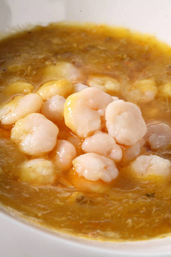 内脏,无人,竖图,俯视,室内,特写,白天,烹饪,中餐,一堆,许多,阴影,堆叠,堆积,反射,影子,陶瓷,浓汤,肉,汤,虾仁,料理,食品,陶瓷制品,很多,蟹肉,羹,菜肴,美食,肉类,食物,一个,黄色,白色,容器,碗,中式,佳肴,单个,中华料理,储藏,堆,虾肉,储存,肉食,蟹黄,彩图,高角度拍摄,贮存,shjb1,蟹黄羹