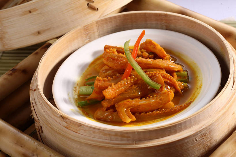 海鲜,蒸笼,无人,横图,俯视,室内,特写,白天,烹饪,中餐,餐桌,桌子,章鱼,辣椒,蔬菜,餐具,厨具,阴影,竹制,新鲜,反射,碟子,盘,影子,炒菜,料理,食品,水产,菜肴,美食,海洋生物,食物,一个,红色,绿色,白色,盘子,碟,中式,佳肴,有机食品,绿色食品,单个,餐台,中华料理,石吸,死牛,望潮,坐蛸,竹制品,水生动物,海产品,笼屉,水生物,彩椒,海底动物,烹饪用具,辣角,红海椒,大椒,辣虎,广椒,烹调用具,石居,八爪鱼,甜椒,柿子椒,辣子,海椒,番椒,灯笼椒,烹调,彩图,高角度拍摄,shjb1,彩椒炒章鱼