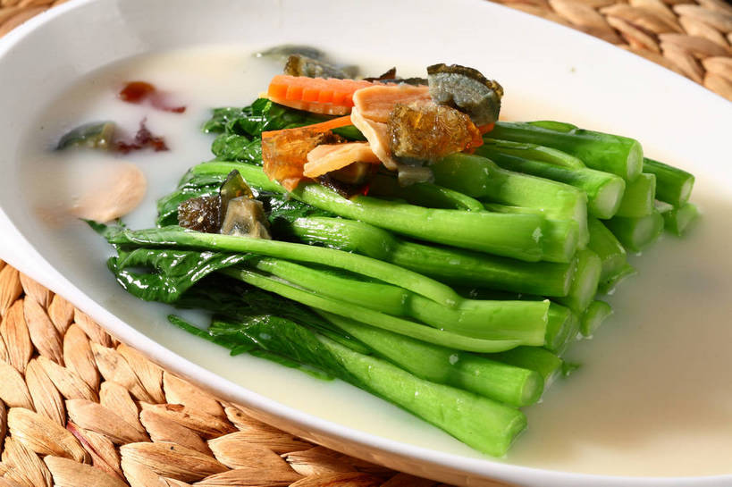 无人,横图,俯视,室内,特写,白天,烹饪,中餐,餐桌,桌子,萝卜,胡萝卜,蔬菜,餐具,一排,阴影,新鲜,整齐,反射,碟子,盘,影子,炒菜,蛋,料理,食品,褐色,鸭蛋,皮蛋,小吃,菜肴,美食,食物,排列,一个,绿色,白色,盘子,碟,橙色,中式,佳肴,有机食品,绿色食品,单个,餐台,中华料理,堆,队列,黄萝卜,番萝卜,油菜,卵,鸭卵,松花蛋,变蛋,油白菜,红萝卜,甘荀,彩图,高角度拍摄,丁香萝卜,胡芦菔金,金笋,芸薹,shjb1,炒油菜