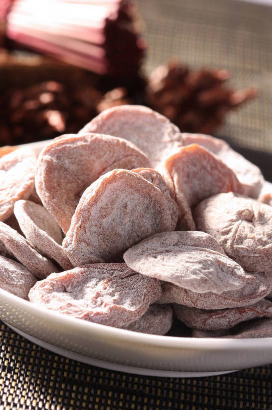 无人,竖图,俯视,室内,特写,白天,餐桌,桌子,一堆,许多,阴影,堆叠,堆积,朦胧,模糊,反射,影子,陶瓷,食品,陶瓷制品,很多,食物,腌制,一个,白色,容器,碗,甜食,蜜饯,单个,餐台,储藏,堆,储存,果脯,彩图,高角度拍摄,贮存,shjb1