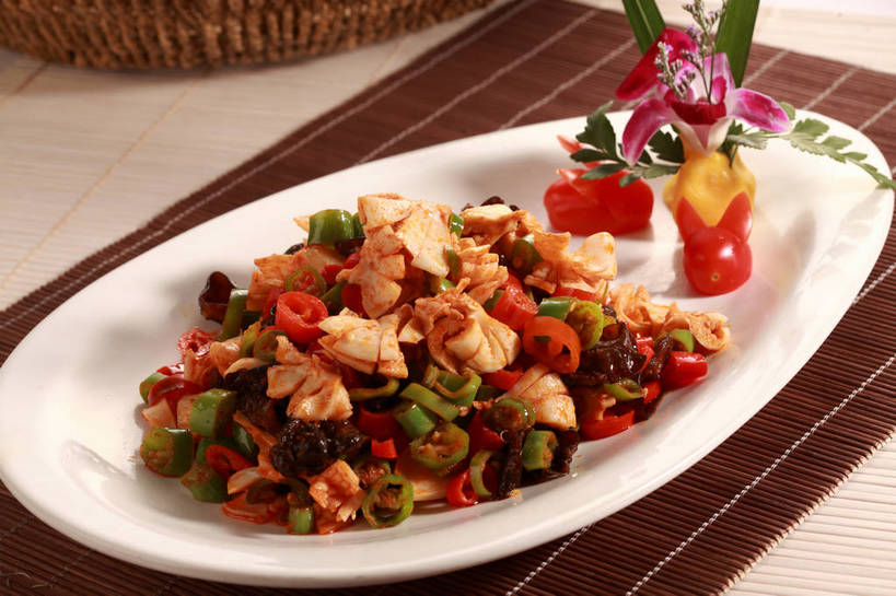 内脏,肾脏,无人,横图,俯视,室内,特写,白天,烹饪,中餐,餐桌,桌子,辣椒,西红柿,小番茄,餐具,雕塑,艺术,装饰,盛开,兔子,布料,雕刻,雕像,碟子,盘,陶瓷,菌菇,调味,香料,佐料,料理,食品,石斛,陶瓷制品,菌类,花蕾,布纹,木耳,菜肴,美食,桌布,花,花瓣,花朵,鲜花,食物,一个,红色,白色,盘子,餐巾,工艺品,垫子,碟,台布,花苞,花蕊,中式,食用菌,佳肴,单个,餐台,中华料理,华丽,修饰,美术,点缀,黑木耳,配料,高雅,真菌,辣角,红海椒,大椒,辣虎,广椒,美学,作料,衬托,美观,雅致,雅观,石斛兰,金钗石斛,淡泊,花中君子,光木耳,小西红柿,樱桃小番茄,珍珠小番茄,兰花,樱桃番茄,圣女果,辣子,红辣椒,海椒,番茄,番椒,餐桌布,彩图,高角度拍摄,食雕,食品雕刻,食物雕刻,鲁菜,炒腰花,腰花,山东菜,shjb1