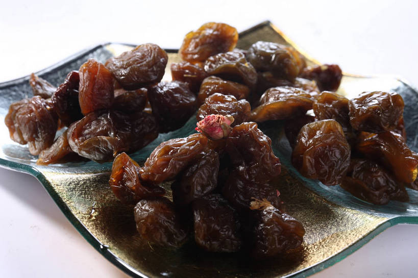 点心,无人,横图,俯视,室内,特写,白天,餐桌,桌子,餐具,一堆,许多,阴影,堆叠,堆积,反射,碟子,盘,影子,陶瓷,食品,陶瓷制品,话梅,很多,食物,一个,盘子,碟,零食,摄影,影棚,单个,餐台,堆,摄影棚,梅子,彩图,高角度拍摄,影棚拍摄,拍摄,黄梅,shjb1