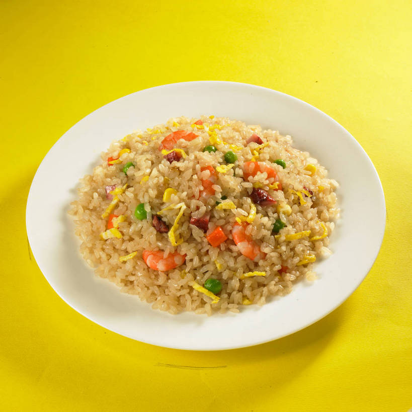 海鲜,米饭,无人,横图,俯视,室内,特写,白天,烹饪,中餐,玉米,植物,餐桌,桌子,萝卜,胡萝卜,蔬菜,餐具,一堆,许多,阴影,堆叠,堆积,黄色背景,新鲜,反射,棒子,碟子,盘,影子,陶瓷,豆类,豆子,玉蜀黍,豌豆,炒饭,蛋,鸡蛋,虾,料理,食品,陶瓷制品,饭,很多,水产,荷兰豆,菜肴,美食,海洋生物,食物,一个,白色,盘子,碟,中式,摄影,佳肴,有机食品,绿色食品,影棚,对虾,单个,餐台,中华料理,堆,苞米,五谷,摄影棚,水生动物,海产品,苞芦,黄萝卜,番萝卜,水生物,雪豆,海底动物,豆科,苞谷,寒豆,毕豆,麻累,国豆,小寒豆,麦豌豆,包谷,大蜀黍,番麦,薏米包,玉高粱,玉麦,珍珠米,卵,红萝卜,甘荀,彩图,高角度拍摄,影棚拍摄,拍摄,鲜虾炒饭,丁香萝卜,胡芦菔金,金笋,鸡卵,鸡子,shjb1