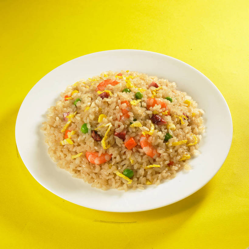 海鲜,米饭,无人,横图,俯视,室内,特写,白天,烹饪,中餐,玉米,植物,餐桌,桌子,萝卜,胡萝卜,蔬菜,餐具,一堆,许多,阴影,堆叠,堆积,黄色背景,新鲜,反射,棒子,碟子,盘,影子,陶瓷,豆类,豆子,玉蜀黍,豌豆,炒饭,蛋,鸡蛋,虾,料理,食品,陶瓷制品,饭,很多,水产,荷兰豆,菜肴,美食,海洋生物,食物,一个,白色,盘子,碟,中式,摄影,佳肴,有机食品,绿色食品,影棚,对虾,单个,餐台,中华料理,堆,苞米,五谷,摄影棚,水生动物,海产品,苞芦,黄萝卜,番萝卜,水生物,雪豆,海底动物,豆科,苞谷,寒豆,毕豆,麻累,国豆,小寒豆,麦豌豆,包谷,大蜀黍,番麦,薏米包,玉高粱,玉麦,珍珠米,卵,红萝卜,甘荀,彩图,高角度拍摄,影棚拍摄,拍摄,鲜虾炒饭,丁香萝卜,胡芦菔金,金笋,鸡卵,鸡子,shjb1