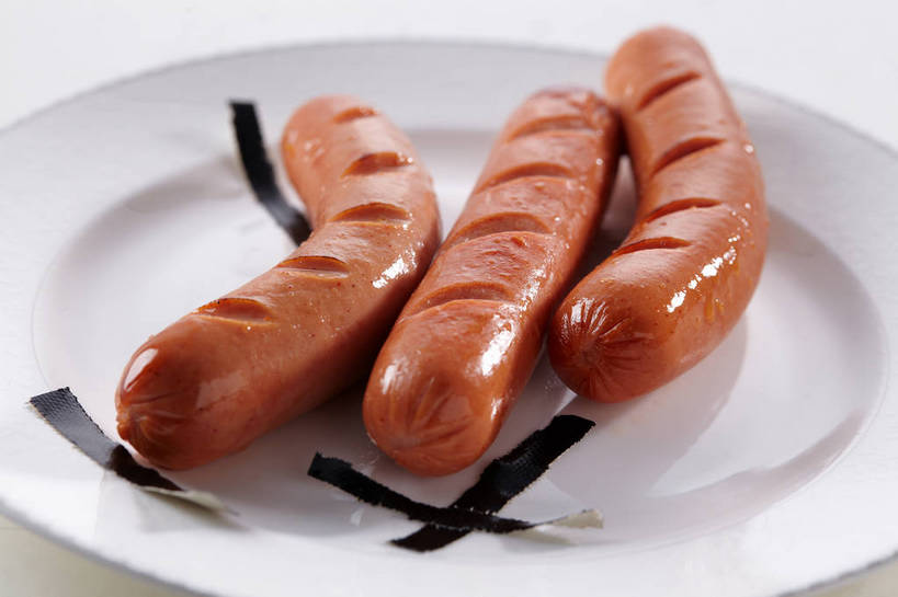 无人,横图,俯视,室内,特写,白天,白色背景,烹饪,中餐,餐桌,桌子,餐具,三根,切开,碟子,盘,陶瓷,香肠,料理,食品,陶瓷制品,腊肠,烤香肠,菜肴,美食,食物,一个,白色,盘子,碟,切,中式,摄影,佳肴,影棚,单个,餐台,中华料理,摄影棚,剖面,切面,彩图,高角度拍摄,影棚拍摄,拍摄,shjb1