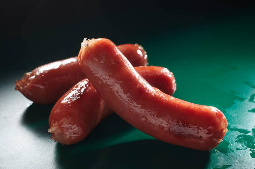 无人,横图,俯视,室内,特写,白天,烹饪,中餐,水,餐桌,桌子,三根,一堆,绿色背景,阴影,堆叠,堆积,反射,液体,影子,水滴,香肠,料理,食品,腊肠,烤香肠,菜肴,美食,食物,红色,中式,摄影,佳肴,影棚,潮湿,餐台,中华料理,堆,摄影棚,湿润,彩图,高角度拍摄,影棚拍摄,拍摄,shjb1