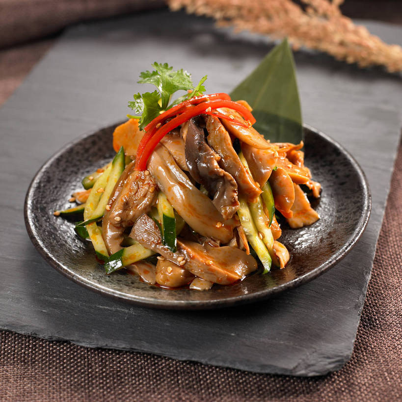 内脏,无人,横图,俯视,室内,特写,白天,烹饪,中餐,农作物,小麦,餐桌,桌子,黄瓜,辣椒,蔬菜,餐具,一堆,许多,阴影,堆叠,堆积,朦胧,模糊,新鲜,反射,布料,碟子,盘,影子,陶瓷,谷物,肉,料理,食品,陶瓷制品,很多,布纹,猪肉,冷盘,猪肚,菜肴,美食,肉类,桌布,食物,一个,红色,盘子,餐巾,碟,台布,中式,冷菜,凉菜,麦子,佳肴,有机食品,绿色食品,单个,餐台,中华料理,堆,肉食,彩椒,辣角,红海椒,大椒,辣虎,广椒,豚肉,肚子,甜椒,柿子椒,青瓜,辣子,胡瓜,海椒,番椒,灯笼椒,餐桌布,彩图,高角度拍摄,shjb1,凉拌猪肚