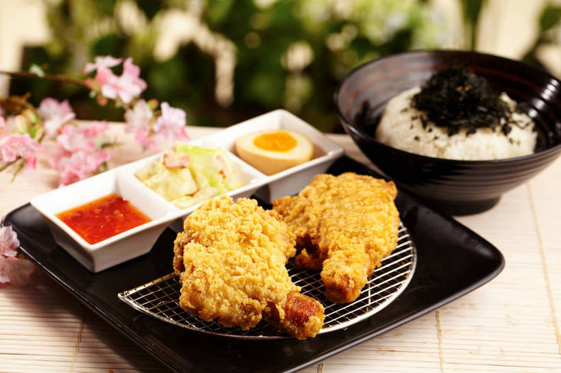 米饭,无人,横图,俯视,室内,特写,白天,烹饪,烘焙,餐桌,桌子,蔬菜,椰菜,卷心菜,餐具,金属制品,切开,朦胧,模糊,新鲜,盛开,金属,碟子,盘,陶瓷,蛋,调料,海苔,鸡蛋,鸡肉,酱料,酱汁,肉,油炸,佐料,料理,食品,水煮蛋,陶瓷制品,紫菜,饭,调味品,半个,调味料,花蕾,粉丝,鸡腿,酱,菜肴,美食,肉类,炸鸡腿,架子,花,花瓣,花朵,鲜花,食物,两个,黄色,盘子,容器,碟,碗,花苞,花蕊,切,四个,一半,甘蓝,佳肴,有机食品,绿色食品,餐台,储藏,五谷,鸡腿肉,储存,剖面,肉食,切面,草鸡蛋,卵,冷却,冷却架,白煮蛋,甘蓝菜,结球甘蓝,甘兰,包心菜,彩图,高角度拍摄,条斑紫菜,圆白菜,本鸡蛋,笨鸡蛋,柴鸡蛋,山鸡蛋,土鸡蛋,贮存,shjb1