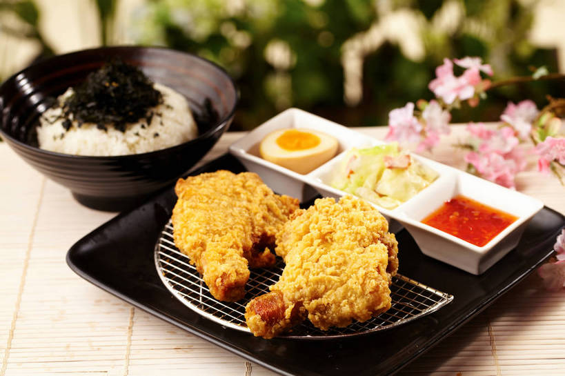 米饭,无人,横图,俯视,室内,特写,白天,烹饪,烘焙,餐桌,桌子,蔬菜,椰菜,卷心菜,餐具,金属制品,切开,朦胧,模糊,新鲜,盛开,金属,碟子,盘,陶瓷,蛋,调料,海苔,鸡蛋,鸡肉,酱料,酱汁,肉,油炸,佐料,料理,食品,水煮蛋,陶瓷制品,紫菜,饭,调味品,半个,调味料,花蕾,粉丝,鸡腿,酱,菜肴,美食,肉类,炸鸡腿,架子,花,花瓣,花朵,鲜花,食物,两个,黄色,盘子,容器,碟,碗,花苞,花蕊,切,四个,一半,甘蓝,佳肴,有机食品,绿色食品,餐台,储藏,五谷,鸡腿肉,储存,剖面,肉食,切面,草鸡蛋,卵,冷却,冷却架,白煮蛋,甘蓝菜,结球甘蓝,甘兰,包心菜,彩图,高角度拍摄,条斑紫菜,圆白菜,本鸡蛋,笨鸡蛋,柴鸡蛋,山鸡蛋,土鸡蛋,贮存,shjb1