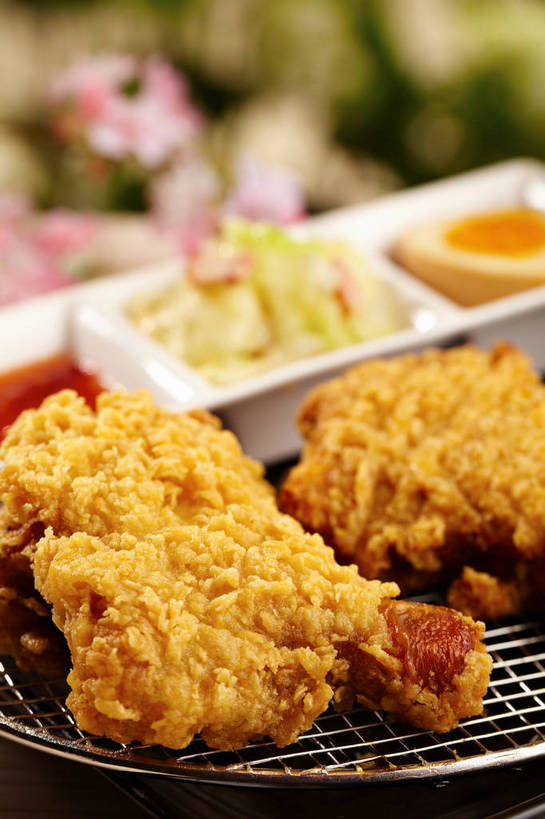 无人,竖图,俯视,室内,特写,白天,烹饪,烘焙,餐桌,桌子,蔬菜,椰菜,卷心菜,餐具,金属制品,切开,朦胧,模糊,新鲜,盛开,金属,碟子,盘,蛋,调料,鸡蛋,鸡肉,酱料,酱汁,肉,油炸,佐料,料理,食品,水煮蛋,调味品,半个,调味料,花蕾,粉丝,鸡腿,酱,菜肴,美食,肉类,炸鸡腿,架子,花,花瓣,花朵,鲜花,食物,两个,三个,黄色,盘子,碟,花苞,花蕊,切,一半,甘蓝,佳肴,有机食品,绿色食品,餐台,鸡腿肉,剖面,肉食,切面,草鸡蛋,卵,冷却,冷却架,白煮蛋,甘蓝菜,结球甘蓝,甘兰,包心菜,彩图,高角度拍摄,圆白菜,本鸡蛋,笨鸡蛋,柴鸡蛋,山鸡蛋,土鸡蛋,shjb1