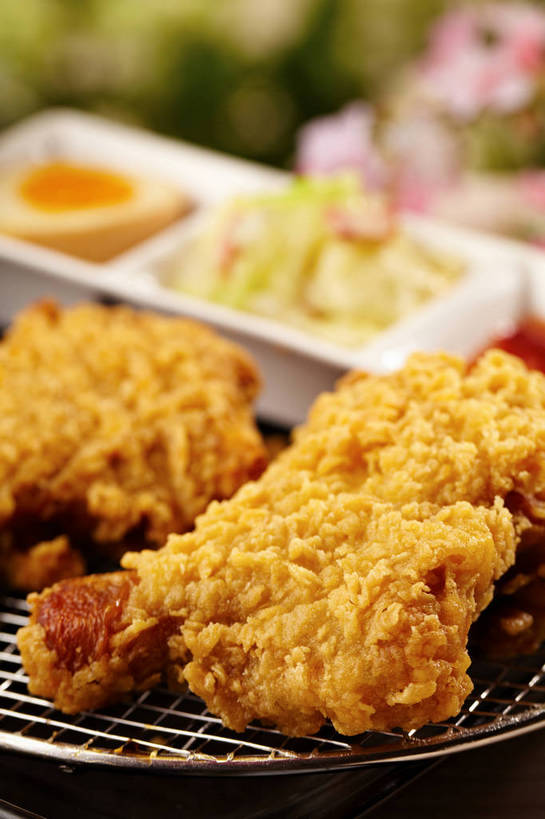 无人,竖图,俯视,室内,特写,白天,烹饪,烘焙,餐桌,桌子,蔬菜,椰菜,卷心菜,餐具,金属制品,切开,朦胧,模糊,新鲜,盛开,金属,碟子,盘,蛋,调料,鸡蛋,鸡肉,酱料,酱汁,肉,油炸,佐料,料理,食品,水煮蛋,调味品,半个,调味料,花蕾,粉丝,鸡腿,酱,菜肴,美食,肉类,炸鸡腿,架子,花,花瓣,花朵,鲜花,食物,两个,三个,黄色,盘子,碟,花苞,花蕊,切,一半,甘蓝,佳肴,有机食品,绿色食品,餐台,鸡腿肉,剖面,肉食,切面,草鸡蛋,卵,冷却,冷却架,白煮蛋,甘蓝菜,结球甘蓝,甘兰,包心菜,彩图,高角度拍摄,圆白菜,本鸡蛋,笨鸡蛋,柴鸡蛋,山鸡蛋,土鸡蛋,shjb1