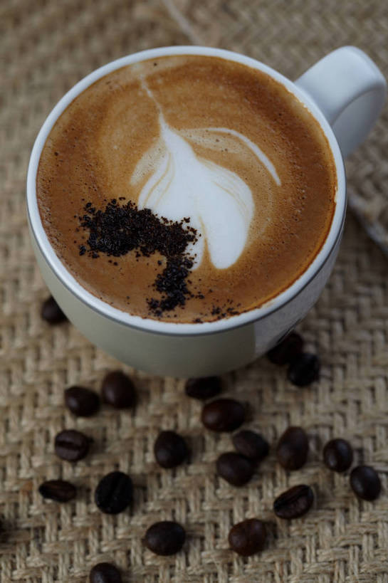 咖啡,无人,竖图,俯视,室内,特写,白天,幸福,植物,餐桌,桌子,豆,杯子,许多,朦胧,模糊,英文,标志,瓷器,文字,字符,字母,豆类,豆子,咖啡杯,陶瓷制品,很多,洒,娱乐,标识,饮料,一个,黑色,咖啡豆,享受,休闲,温馨,放松,乐趣,单个,餐台,英文字母,提神,舒适,瓷杯,醒脑,豆科,咖啡拉花,软饮料,咖啡因,花式咖啡,撒,彩图,高角度拍摄,shjb1