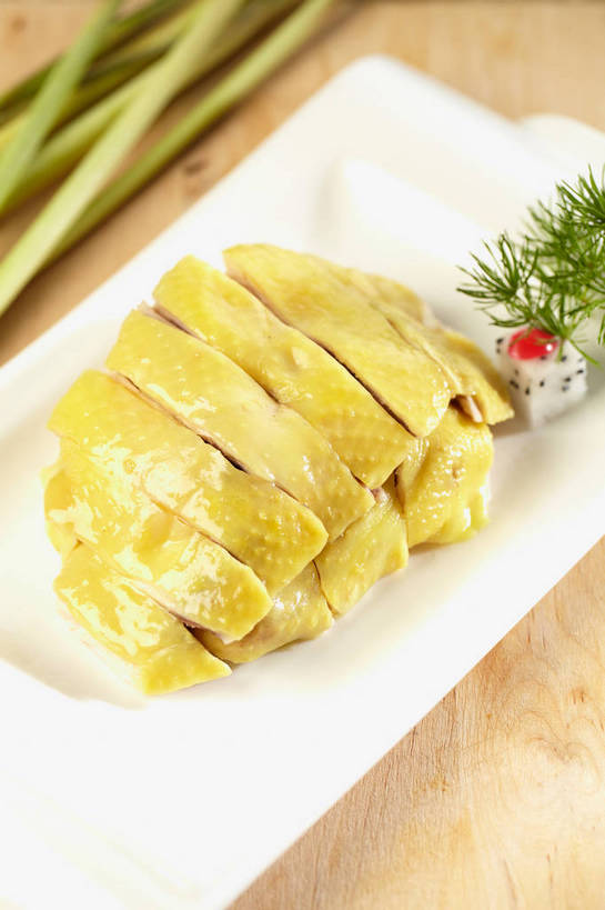 无人,竖图,俯视,室内,特写,白天,烹饪,中餐,餐桌,桌子,蔬菜,西红柿,小番茄,餐具,水果,叶子,一排,许多,切开,朦胧,模糊,新鲜,整齐,碟子,盘,鸡肉,肉,生食,料理,食品,果实,绿叶,很多,蔬果,菜肴,美食,肉类,火龙果,食物,排列,一个,红色,绿色,盘子,碟,切,中式,嫩叶,青龙果,佳肴,有机食品,绿色食品,单个,餐台,中华料理,堆,队列,剖面,肉食,白斩鸡,切面,三黄油鸡,小西红柿,樱桃小番茄,珍珠小番茄,叶,叶片,樱桃番茄,圣女果,番茄,彩图,高角度拍摄,shjb1