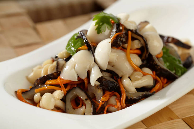 无人,横图,俯视,室内,特写,白天,烹饪,中餐,植物,餐桌,桌子,蔬菜,餐具,一堆,许多,堆叠,堆积,新鲜,碟子,盘,菌菇,香菜,香菇,炒菜,料理,食品,草药,药草,很多,菌类,平菇,菜肴,美食,中药,食物,一个,绿色,盘子,碟,橙色,中式,食用菌,佳肴,有机食品,绿色食品,单个,餐台,中华料理,堆,真菌,药材,中草药,胡菜,香荽,原荽,园荽,芫荽,中药材,本草,姬菇,胡荽,莞荽,芫茜,芫蓿,莚葛草,莚荽菜,糙皮侧耳,侧耳,黑牡丹菇,椎茸,虫草,彩图,高角度拍摄,平庄菇,香菌,香蕈,虫草菌,虫草花,shjb1