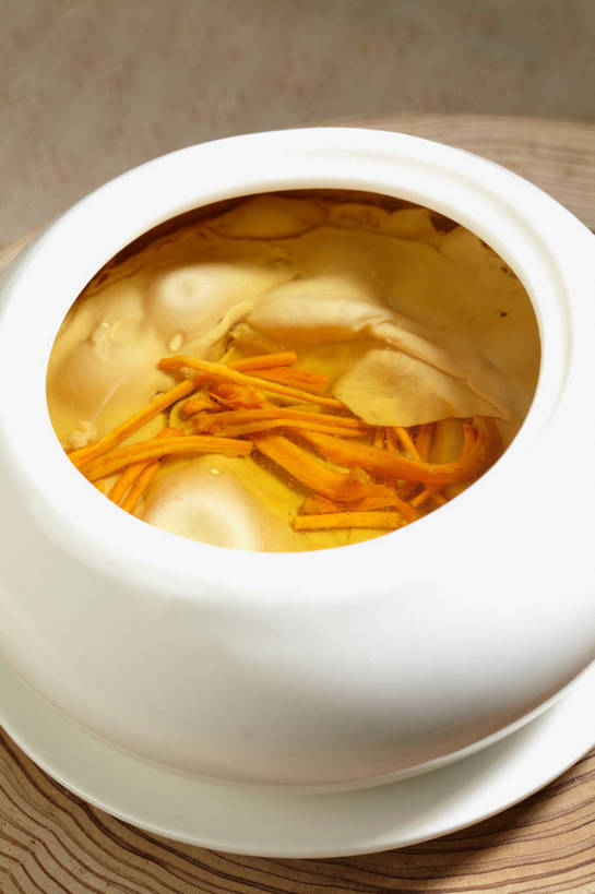 无人,竖图,俯视,室内,特写,白天,烹饪,中餐,植物,餐具,许多,阴影,漂浮,反射,碟子,盘,影子,陶瓷,汤,料理,食品,草药,药草,陶瓷制品,很多,菜肴,美食,中药,食物,两个,白色,盘子,容器,碟,碗,橙色,中式,佳肴,中华料理,储藏,漂流,储存,药材,中草药,中药材,本草,流浪,流落,流散,漂泊,飘泊,飘流,虫草,彩图,高角度拍摄,贮存,虫草菌,虫草花,shjb1