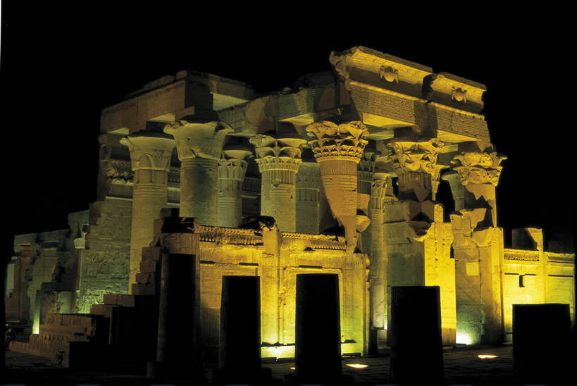 寺庙,横图,彩色,室外,旅游,度假,名胜古迹,标志建筑,地标,建筑,夜景,非洲,埃及,遗迹,文化遗产,灯光,神庙,古迹,文化,文物,娱乐,建设,古建筑,石雕,石刻,灯,享受,休闲,石壁,旅游胜地,放松,摄影,古代建筑,文明,古文明,北非,阿拉伯埃及共和国,金字塔之国,棉花之国,阿非利加洲,奇迹,古埃及文明,古代文明,康翁波神庙,夜,彩图,旅行,庙,康翁波,bj174