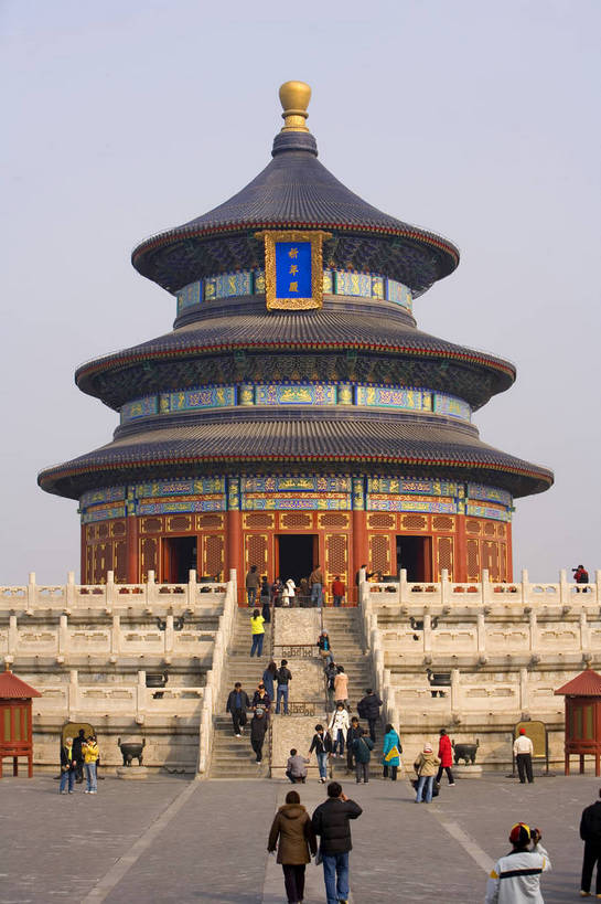 天坛,寺庙,竖图,彩色,室外,特写,白天,旅游,度假,名胜古迹,楼梯,标志建筑,地标,建筑,雕塑,北京,中国,亚洲,局部,遗迹,艺术,装饰,雕刻,雕像,浮雕,屋顶,文化遗产,艺术品,首都,瓦,顶,古迹,历史,文物,娱乐,建设,古建筑,建筑物,古代,天空,工艺品,享受,休闲,旅游胜地,放松,精神,摄影,宗教,纪念,砖瓦,美术,神圣,中国文化,主题,陈列,古文明,东亚,首府,中华人民共和国,功能,美学,古远,彩图,旅行,庙,寺,传统文化,bj174