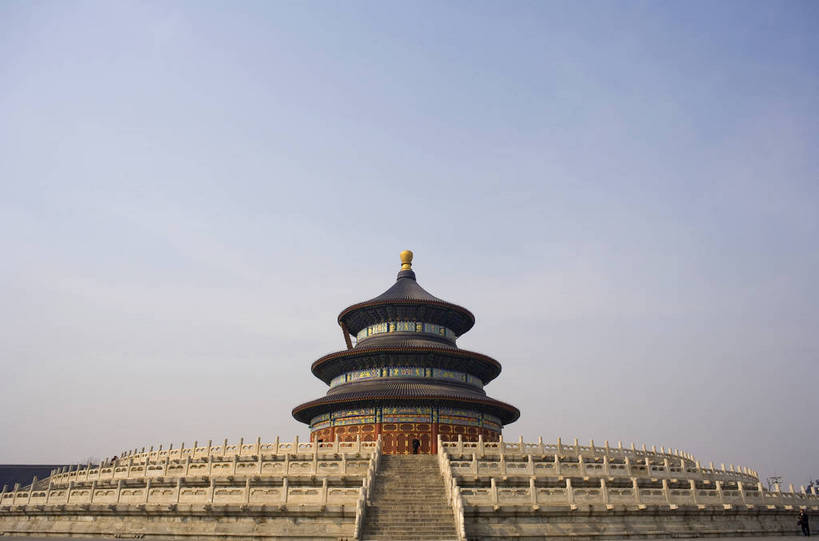 人群,天坛,寺庙,横图,彩色,室外,特写,白天,旅游,度假,名胜古迹,楼梯,标志建筑,地标,建筑,雕塑,北京,中国,亚洲,局部,遗迹,艺术,装饰,雕刻,雕像,浮雕,屋顶,文化遗产,艺术品,首都,瓦,顶,古迹,历史,文物,娱乐,建设,古建筑,建筑物,古代,天空,工艺品,一群人,享受,休闲,旅游胜地,放松,精神,摄影,宗教,纪念,砖瓦,美术,神圣,中国文化,主题,陈列,古文明,东亚,首府,中华人民共和国,功能,美学,古远,彩图,旅行,庙,寺,传统文化,bj174