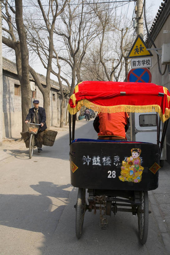 家,竖图,彩色,室外,白天,旅游,城市,道路,胡同,建筑,街道,路,公路,北京,中国,亚洲,民俗,房屋,屋子,小巷,交通,首都,楼房,建筑物,住宅,竖,摄影,旧的,中国文化,东亚,首府,中华人民共和国,平民,马路,彩图,旅行,房子,居住区,传统文化,bj174