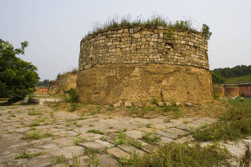 寺庙,横图,彩色,室外,白天,旅游,草地,石头,建筑,中国,亚洲,石子,文化遗产,首都,历史,建筑物,草,古代,红色,休闲,墓地,摄影,活动,严肃,权威,陵墓,中国文化,东亚,首府,中华人民共和国,华北地区,权力,河北,河北省,冀,威严,权势,保定,保定市,古远,空闲,势力,尊严,石,石块,彩图,旅行,庙,寺,传统文化,红,皇陵,崇陵,清崇陵,清西陵,易县,bj174