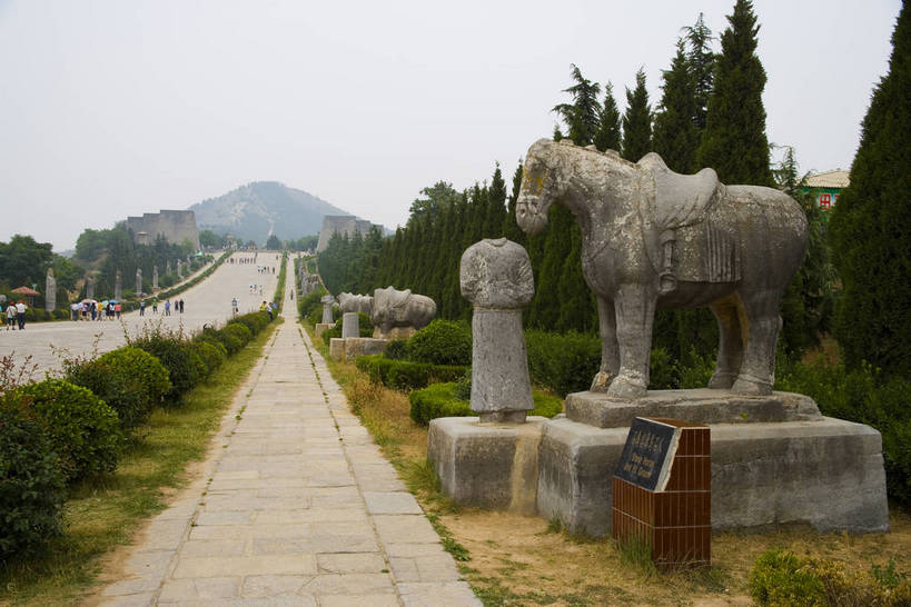 横图,彩色,室外,特写,白天,旅游,石头,道路,建筑,路,雕塑,兵马俑,西安,中国,亚洲,局部,艺术,装饰,雕刻,雕像,浮雕,石子,塑像,图案,图形,泥土,文化遗产,纪念碑,艺术品,历史,建筑物,古代,工艺品,墓地,摄影,纪念,美术,固定,陵墓,中国文化,主题,陈列,东亚,结实,陕西,陕西省,秦始皇陵,西安市,临潼,骊山,中华人民共和国,省会,功能,美学,安稳,牢固,可靠,西北地区,陕,古远,古代文明,巩固,坚固,牢靠,石,石块,彩图,旅行,临潼区,传统文化,秦陵,bj174