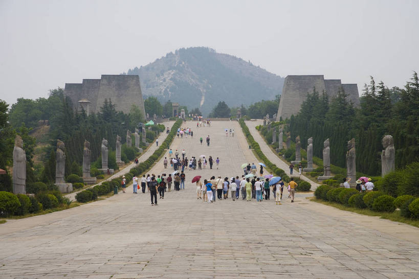 横图,彩色,室外,特写,白天,旅游,石头,道路,建筑,路,雕塑,兵马俑,西安,中国,亚洲,局部,艺术,装饰,雕刻,雕像,浮雕,石子,塑像,图案,图形,泥土,文化遗产,纪念碑,艺术品,历史,建筑物,古代,工艺品,墓地,摄影,纪念,美术,固定,陵墓,中国文化,主题,陈列,东亚,结实,陕西,陕西省,秦始皇陵,西安市,临潼,骊山,中华人民共和国,省会,功能,美学,安稳,牢固,可靠,西北地区,陕,古远,古代文明,巩固,坚固,牢靠,石,石块,彩图,旅行,临潼区,传统文化,秦陵,bj174