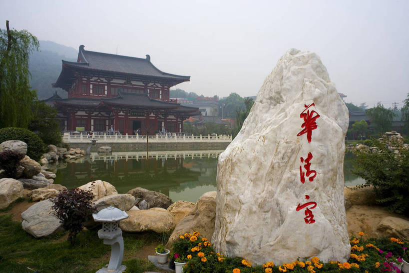 横图,彩色,室外,特写,白天,旅游,石头,建筑,雕塑,西安,中国,亚洲,局部,艺术,装饰,雕刻,雕像,浮雕,石子,砚台,池塘,水池,文化遗产,艺术品,砚,历史,石雕,建筑物,古代,工艺品,摄影,纪念,严肃,美术,权威,中国文化,主题,陈列,东亚,陕西,华清宫,华清池,中华人民共和国,功能,美学,权力,威严,权势,古远,古代文明,势力,尊严,石,石块,彩图,旅行,传统文化,bj174