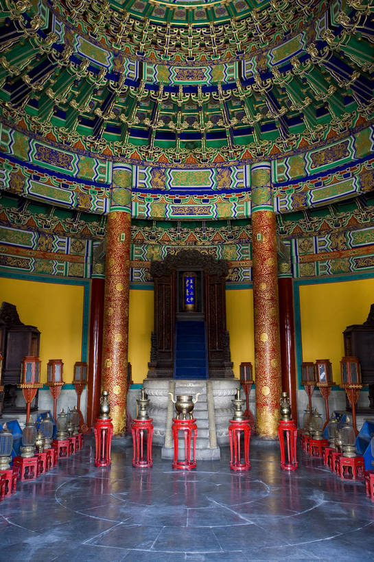 天坛,宫殿,竖图,彩色,室内,白天,旅游,度假,绘画,石头,名胜古迹,标志建筑,地标,建筑,雕塑,北京,中国,亚洲,遗迹,艺术,装饰,龙,雕刻,雕像,香炉,屋顶,文化遗产,顶棚,古迹,文物,娱乐,建设,古建筑,墙壁,红色,蓝色,绿色,工艺品,享受,休闲,旅游胜地,放松,摄影,纪念,五颜六色,美术,色彩斑斓,祭祀,中国文化,主题,五彩缤纷,陈列,古文明,东亚,圆凳,中华人民共和国,功能,美学,五彩斑斓,五光十色,彩图,旅行,目的地,bj174