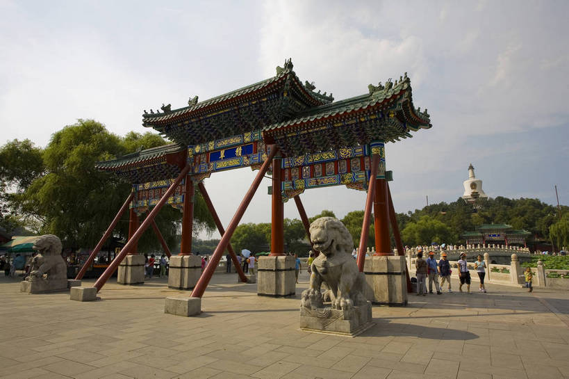 宫殿,横图,彩色,室外,白天,旅游,建材,石头,建筑,雕塑,北海公园,北京,中国,亚洲,艺术,装饰,龙,雕刻,雕像,瓦片,屋顶,走廊,瓦,白塔,墙壁,红色,蓝色,绿色,工艺品,石狮,摄影,建造,纪念,五颜六色,美术,色彩斑斓,主题,五彩缤纷,陈列,建筑材料,东亚,屋瓦,中华人民共和国,功能,美学,五彩斑斓,皇家园林,五光十色,彩图,旅行,目的地,屋面瓦,bj174