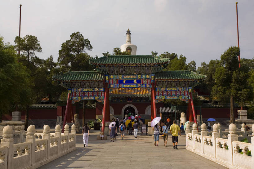 宫殿,横图,彩色,室外,白天,旅游,建材,石头,建筑,雕塑,北海公园,北京,中国,亚洲,艺术,装饰,龙,雕刻,雕像,瓦片,屋顶,走廊,瓦,白塔,墙壁,红色,蓝色,绿色,工艺品,摄影,建造,纪念,五颜六色,石栏,美术,色彩斑斓,主题,五彩缤纷,陈列,建筑材料,东亚,屋瓦,中华人民共和国,功能,美学,五彩斑斓,皇家园林,五光十色,彩图,旅行,目的地,屋面瓦,bj174