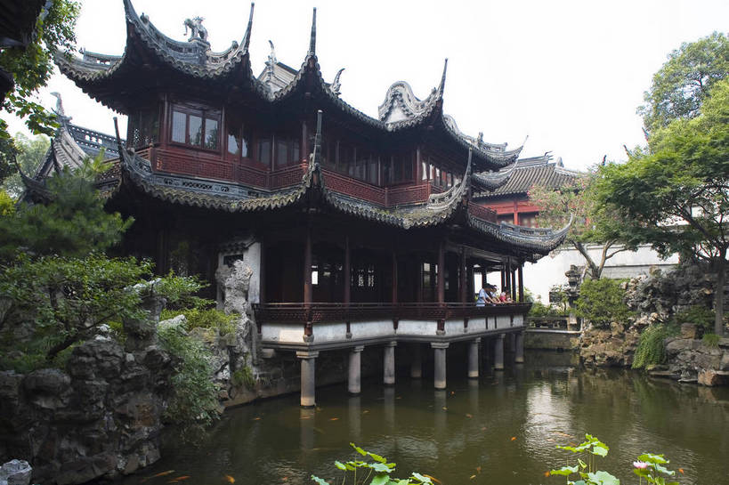 横图,彩色,购物,旅游,度假,名胜古迹,标志建筑,城市,地标,建筑,上海,中国,亚洲,遗迹,房屋,楼阁,亭子,屋子,水池,建筑群,古典,古迹,文化,文物,娱乐,建设,古建筑,楼房,凉亭,豫园,享受,休闲,旅游胜地,放松,摄影,参观,古文明,东亚,中华人民共和国,民族文化,旅行,目的地,房子,传统文化,架空,bj174