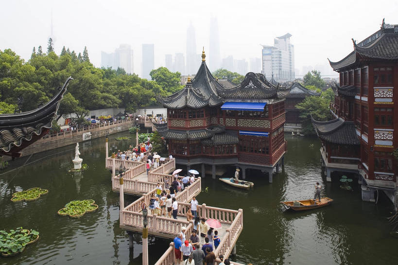 横图,彩色,购物,旅游,度假,名胜古迹,标志建筑,城市,地标,建筑,上海,中国,亚洲,遗迹,房屋,楼阁,亭子,屋子,水池,建筑群,古典,古迹,文化,文物,娱乐,建设,古建筑,楼房,凉亭,豫园,享受,休闲,旅游胜地,放松,摄影,参观,古文明,东亚,中华人民共和国,民族文化,旅行,目的地,房子,传统文化,架空,bj174