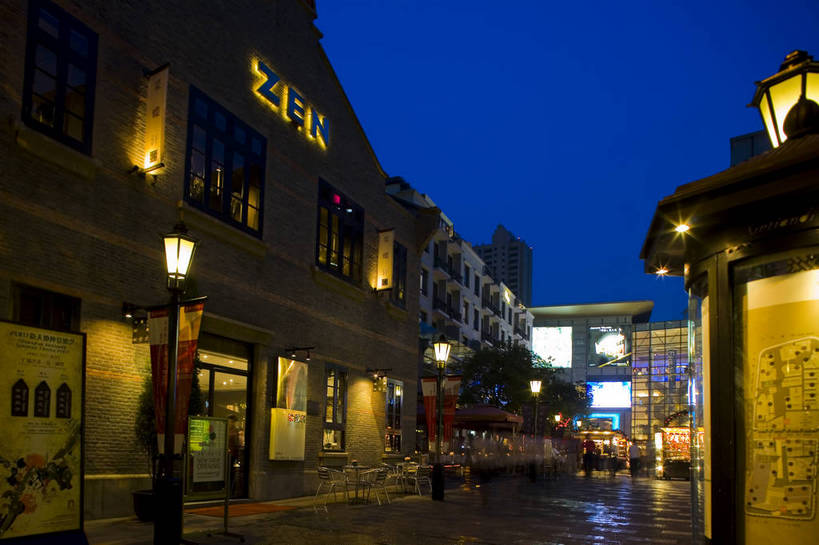 横图,彩色,室外,购物,建筑,街道,上海,中国,亚洲,灯光,交通,广告,蓝色,摄影,东亚,中华人民共和国,旅行,目的地,bj174