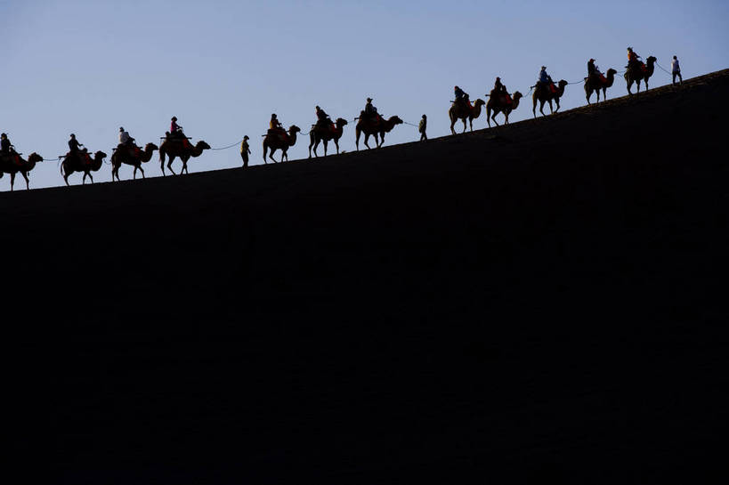 横图,彩色,美景,沙漠,山,敦煌,中国,亚洲,黄沙,沙子,景观,辽阔,黄色,自然,广阔,金色,石壁,景色,摄影,地理,环境,山区,中国文化,自然风光,剪影,东亚,甘肃,甘肃省,中华人民共和国,西北地区,甘,酒泉,酒泉市,苍凉,敦煌鸣沙山,大漠,彩图,鸣沙山,bj174