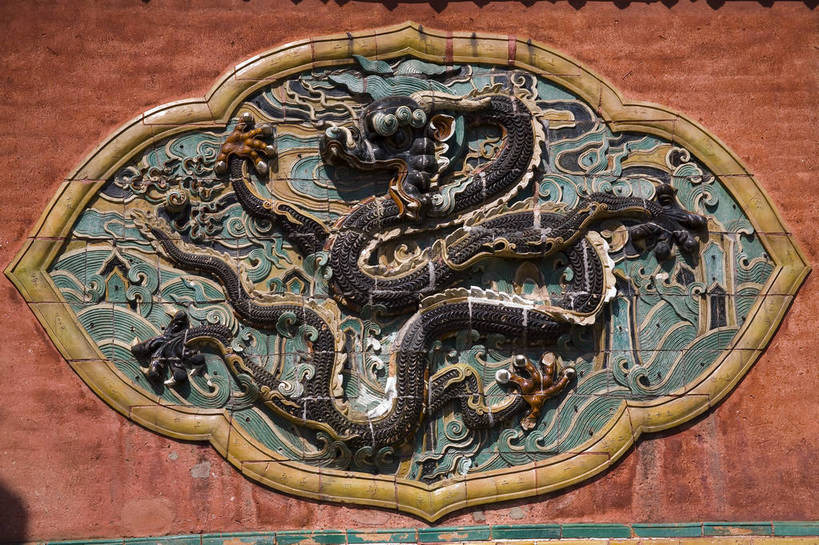 横图,室外,白天,石头,建筑,雕塑,中国,亚洲,龙,地砖,雕像,房屋,墙,历史,古代,黄色,红色,墓地,金色,旅游胜地,摄影,坟墓,陵墓,坟场,东亚,辽宁,沈阳,世界文化遗产,中华人民共和国,古远,彩图,北陵,清昭陵,bj174