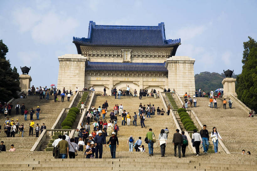 横图,彩色,室外,白天,旅游,度假,名胜古迹,标志建筑,地标,建筑,南京,中国,亚洲,遗迹,图片,文化遗产,纪念碑,古迹,历史,文物,娱乐,建设,古建筑,台阶,树,树木,石碑,享受,休闲,旅游胜地,放松,摄影,陵墓,参观,古文明,东亚,江苏省,孙中山,中华人民共和国,名人,伟大,伟人,石,彩图,旅行,bj174