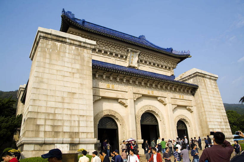 横图,彩色,室外,白天,旅游,度假,名胜古迹,标志建筑,地标,建筑,南京,中国,亚洲,遗迹,图片,文化遗产,纪念碑,古迹,历史,文物,娱乐,建设,古建筑,台阶,树,树木,石碑,享受,休闲,旅游胜地,放松,摄影,陵墓,参观,古文明,东亚,江苏省,孙中山,中华人民共和国,名人,伟大,伟人,石,彩图,旅行,bj174