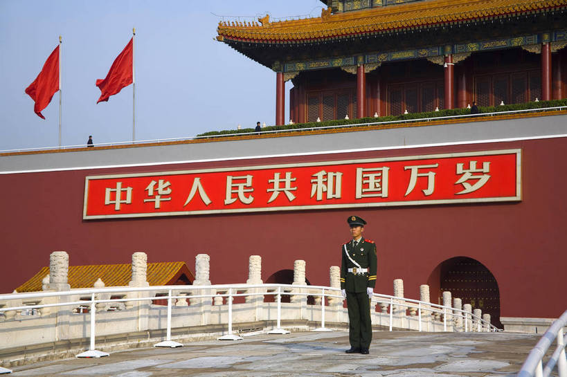 天安门,栏杆,横图,彩色,室外,白天,建筑,国旗,雕塑,北京,中国,亚洲,士兵,艺术,装饰,标语,雕刻,雕像,图片,柱子,桥,红旗,工艺品,摄影,城楼,古代建筑,纪念,美术,神圣,庄重,主题,政治,陈列,东亚,中华人民共和国,功能,美学,庄严,彩图,bj174