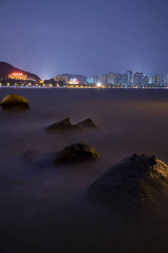 码头,竖图,彩色,室外,旅游,度假,石头,美景,水,城市风光,城市,建筑,夜景,船,中国,亚洲,海岸,海边,景观,水边,灯光,渡船,交通,娱乐,现代,传统,特色,灯,绿地,天,享受,休闲,灿烂,闪耀,器皿,景色,放松,竖,运输,摄影,居住,研磨,矗立,闪烁,臼杵,文明,特殊,耸立,参观,灯火通明,东亚,珠海,广东省,研杵,研钵,中华人民共和国,臼,挺立,珠海市,特别,交流,海滩,夜,彩图,观光,旅行,居住区,bj174
